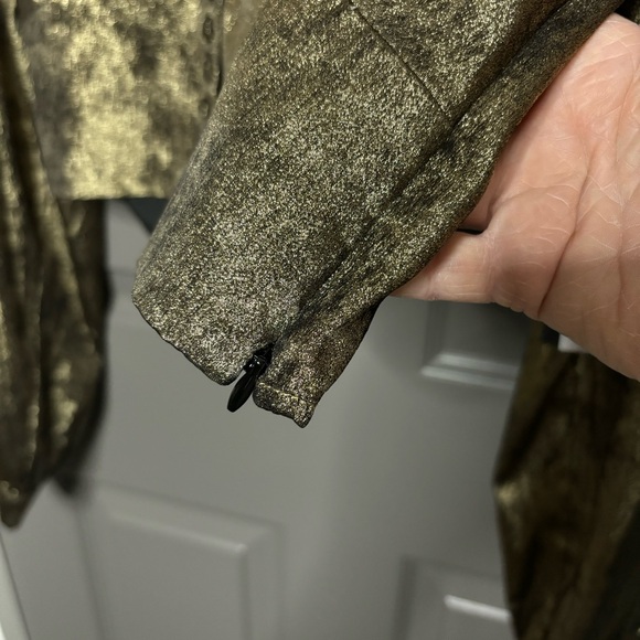 GUESS Shimmery Golden Bronzed Cropped Blouse Long Sleeves L New - Picture 7 of 9